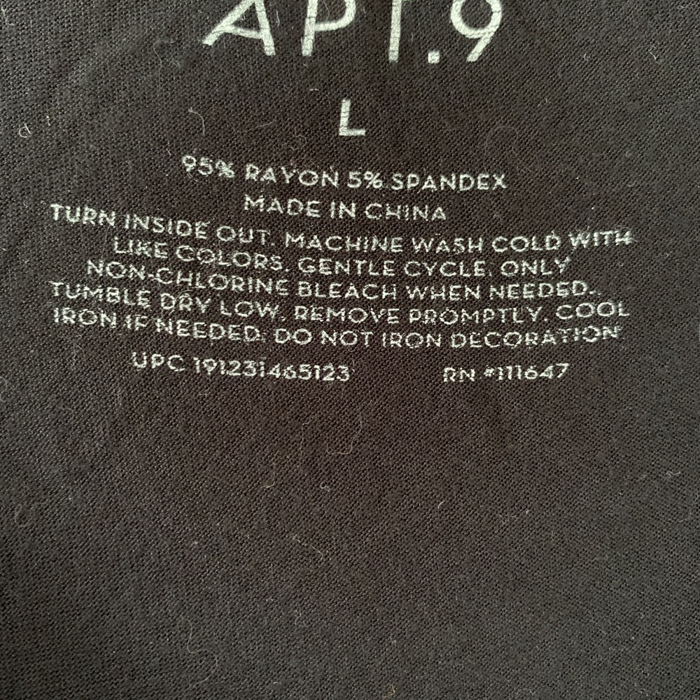 Woman’s tee - Picture 2 of 2